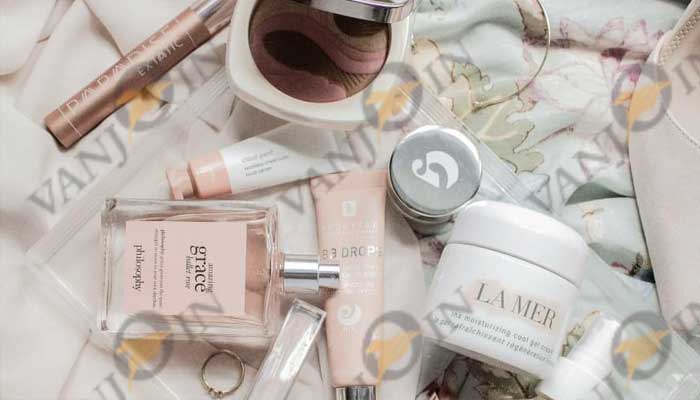 Choosing the Right Cosmetic Packaging Size: A Guide for Beauty Brands