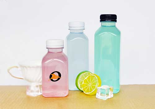 16 oz. Square Carafe PET Clear Juice Bottle with Lid