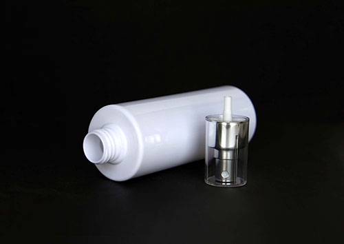 Small mist spray bottle with gold sprayer for makeup